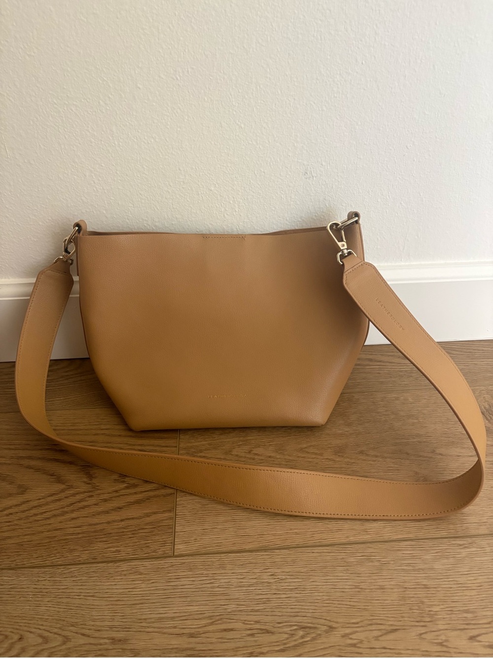 Leather Shoulder Bag in Camel